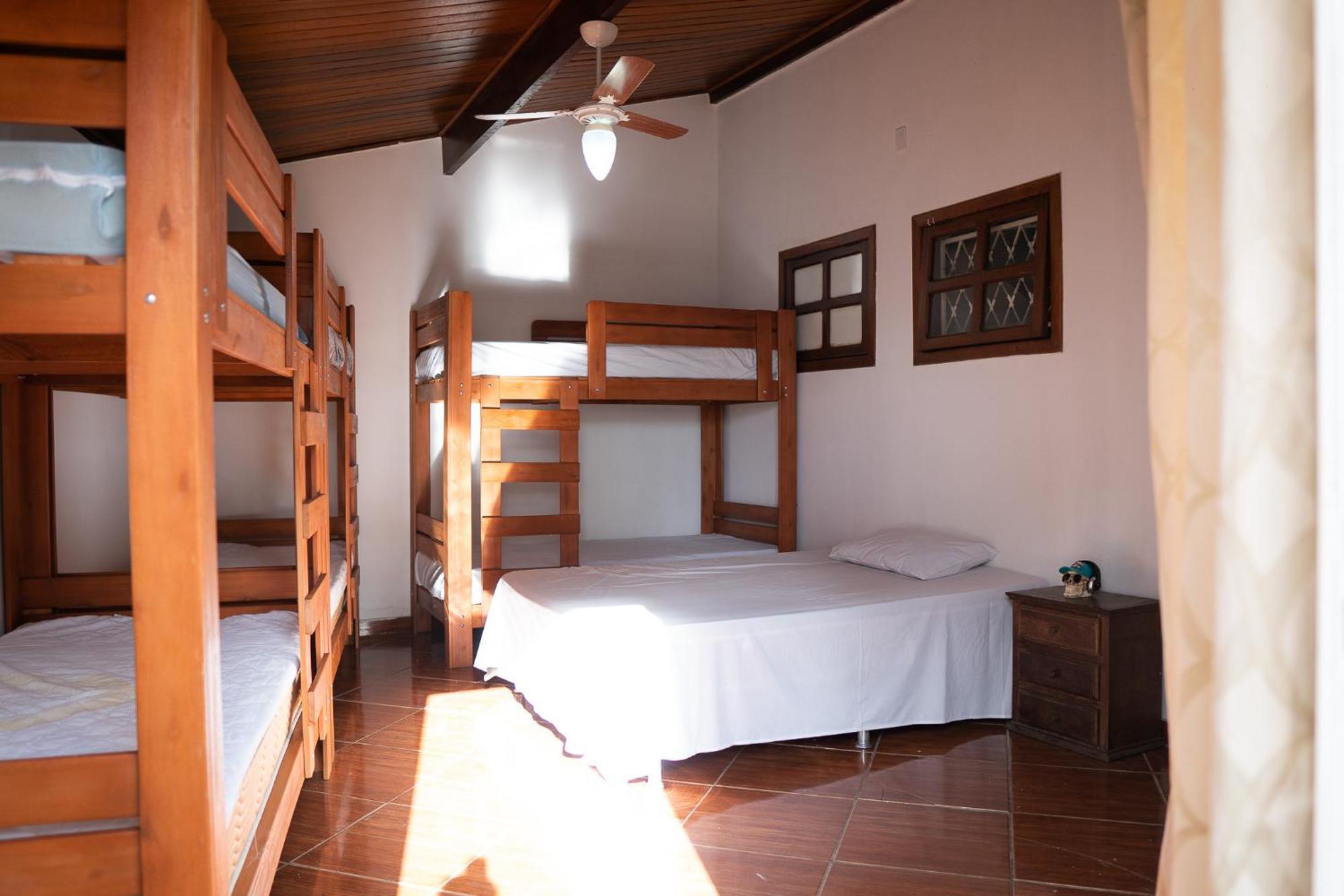 Woods Hostel เบโลโอรีซอนชี ห้อง รูปภาพ