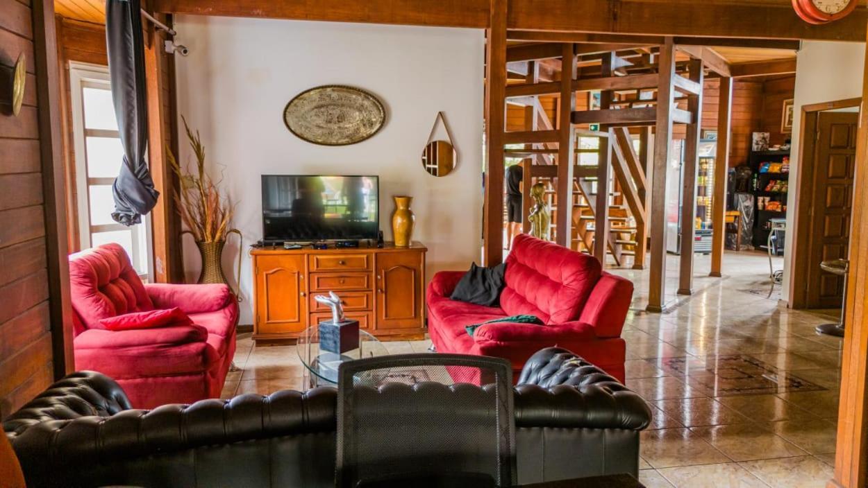 Woods Hostel เบโลโอรีซอนชี ภายนอก รูปภาพ