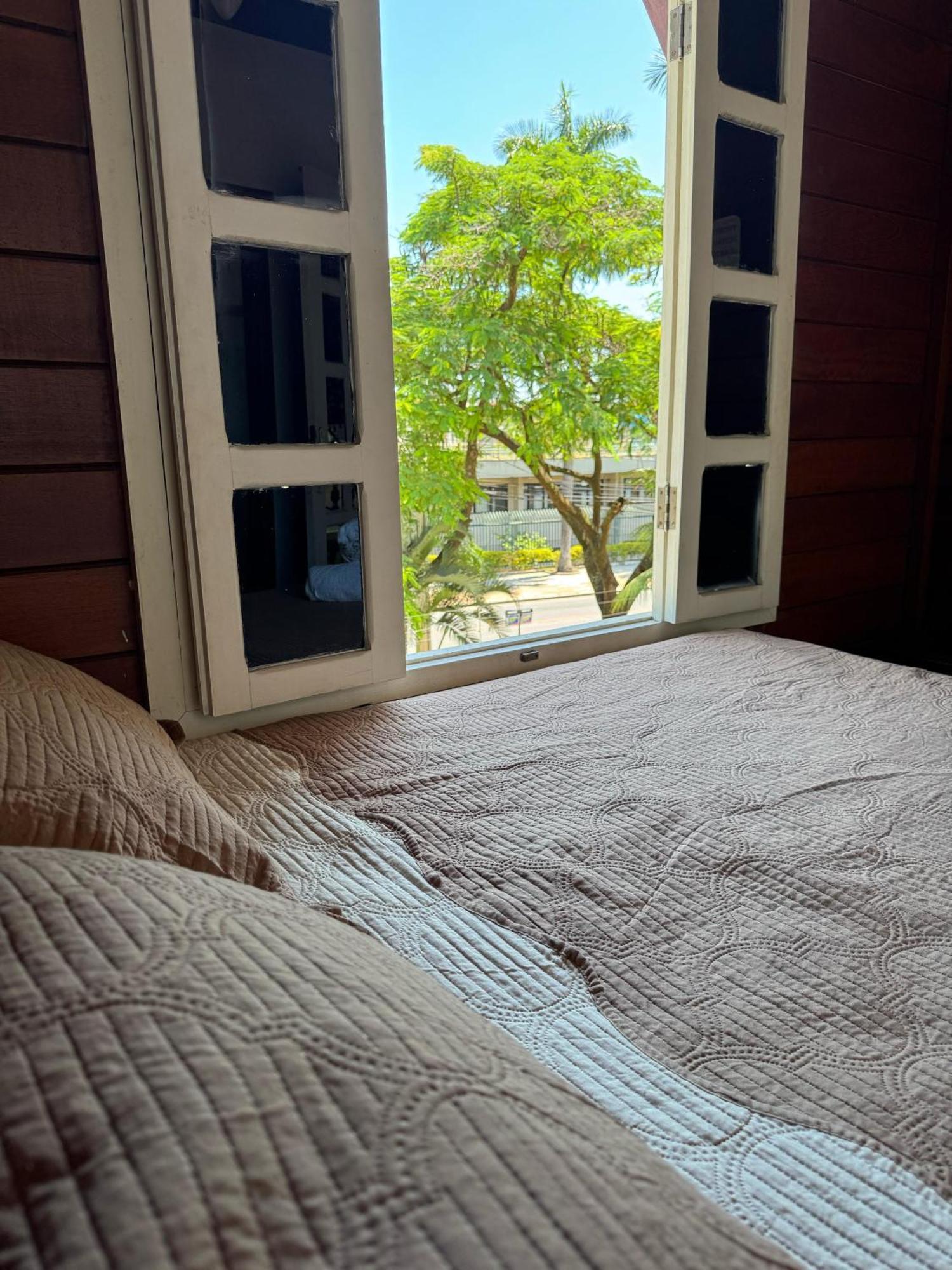 Woods Hostel เบโลโอรีซอนชี ภายนอก รูปภาพ